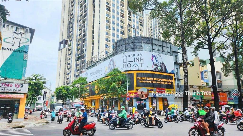 Cho thuê mặt bằng ngã tư lê duẩn  hai bà trưng, quận 1  dt 25x20m  trệt 2 lầu  300 triệu/tháng