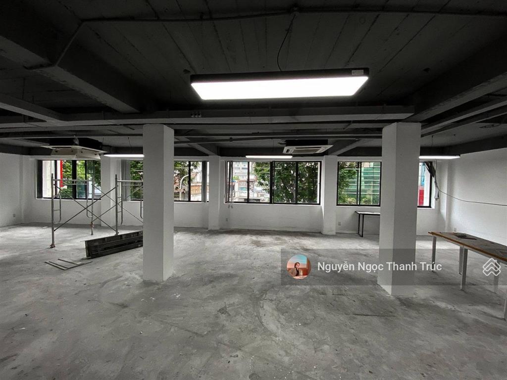 Cho thuê mặt bằng ngã tư lê duẩn  hai bà trưng, quận 1  dt 25x20m  trệt 2 lầu  300 triệu/tháng