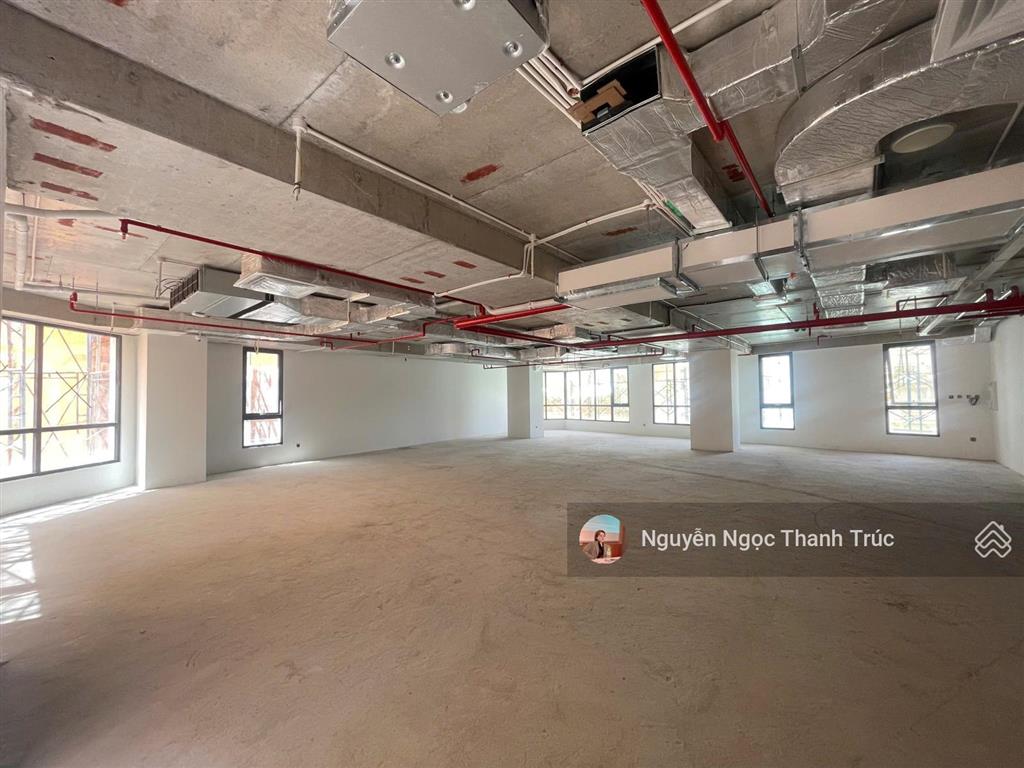 Tòa nhà nguyễn hữu cảnh, bình thạnh đối diện saigon pearl hầm, lửng, 5 lầu  450 triệu/tháng