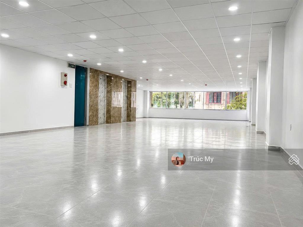 Cho thuê tòa nhà mặt tiền bạch đằng, tân bình dt 9x30m dtsd 1.200m hầm, lửng, 5 lầu 200 triệu/tháng