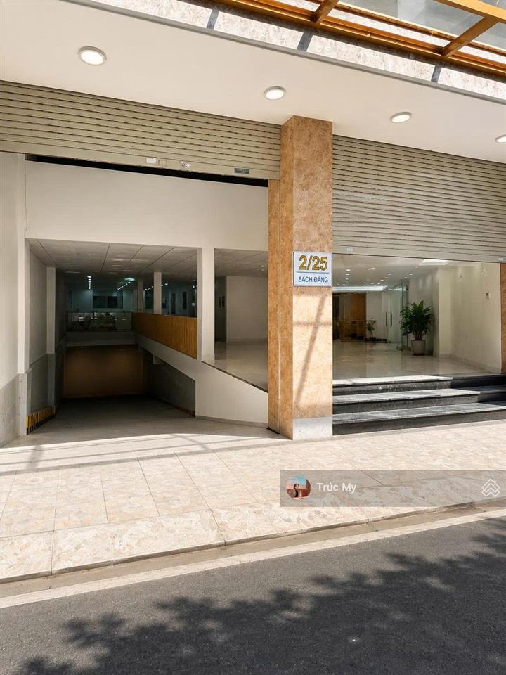 Cho thuê tòa nhà mặt tiền bạch đằng, tân bình dt 9x30m dtsd 1.200m hầm, lửng, 5 lầu 200 triệu/tháng