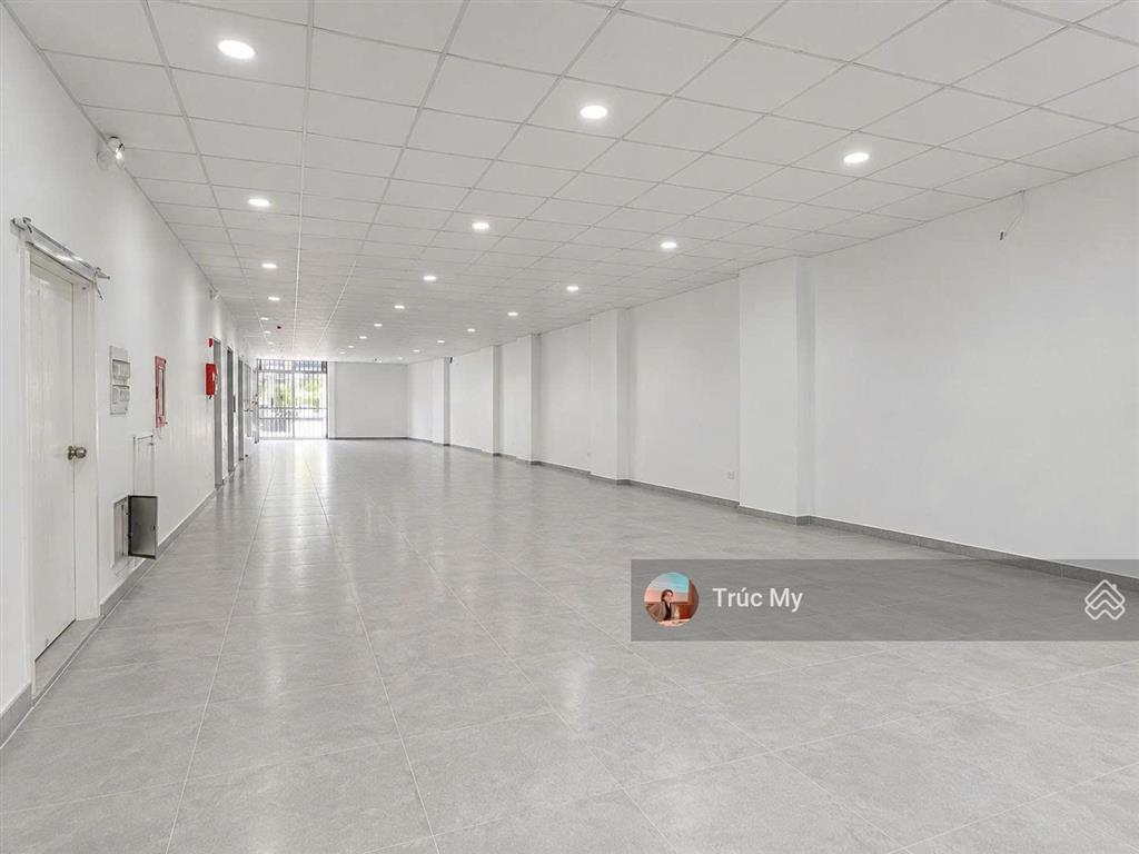 Cho thuê tòa nhà mặt tiền bạch đằng, tân bình dt 9x30m dtsd 1.200m hầm, lửng, 5 lầu 200 triệu/tháng