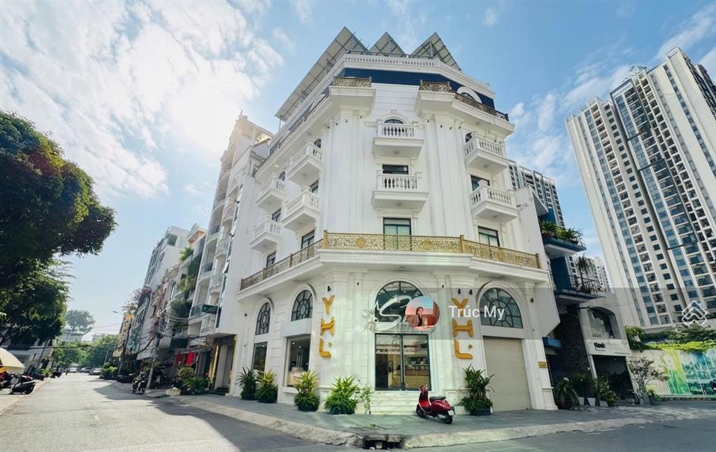 Cho thuê tòa nhà góc 2 mặt tiền cách mạng tháng 8, quận 10  dt 16x10m  hầm 7 tầng  200 triệu/tháng
