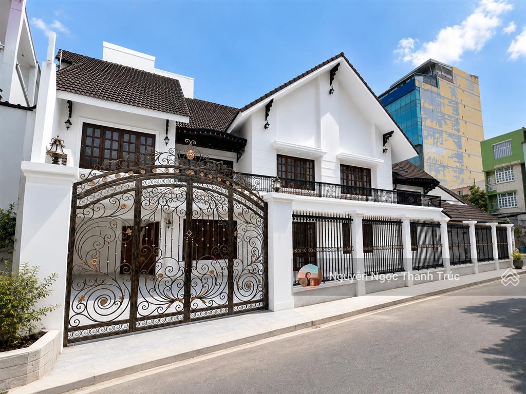 Cho thuê biệt thự góc 2 mặt tiền nguyễn đình chính, phú nhuận | dt 30x14m | mới đẹp | 140 triệu