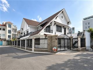 Cho thuê biệt thự góc 2 mặt tiền nguyễn đình chính, phú nhuận | dt 30x14m | mới đẹp | 140 triệu