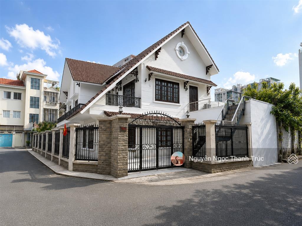 Cho thuê biệt thự góc 2 mặt tiền nguyễn đình chính, phú nhuận | dt 30x14m | mới đẹp | 140 triệu