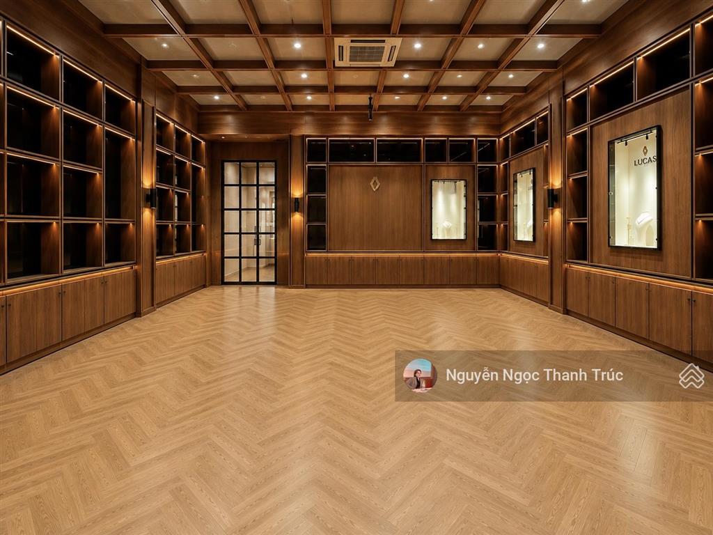 Cho thuê nhà mặt tiền gần ngã 7 lý thái tổ lê hồng phong, quận 10  dt 9x20m  trệt + 3 lầu
