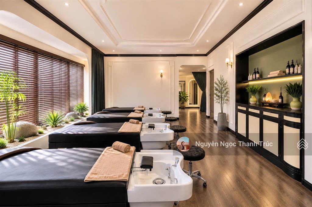 Cho thuê tòa nhà mặt tiền hoa mai, phú nhuận dt 18x20m trệt 2 lầu 100 triệu/tháng