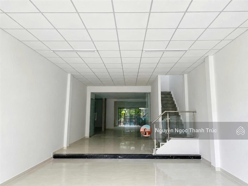 Cho thuê nhà mặt tiền cách mạng tháng 8, quận 3 dt 6x25m, trệt 2 lầu, 65 triệu/tháng