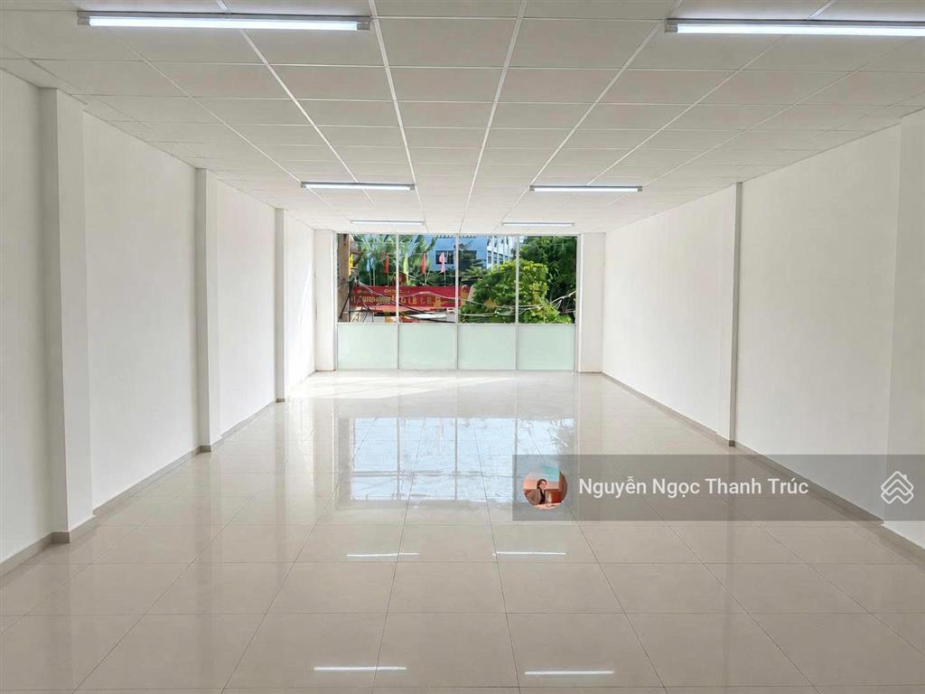 Cho thuê nhà mặt tiền cách mạng tháng 8, quận 3 dt 6x25m, trệt 2 lầu, 65 triệu/tháng