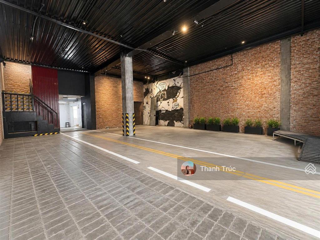 Cho thuê nhà góc 2 mt nguyễn đình chiểu q1  9x20m  120 triệu