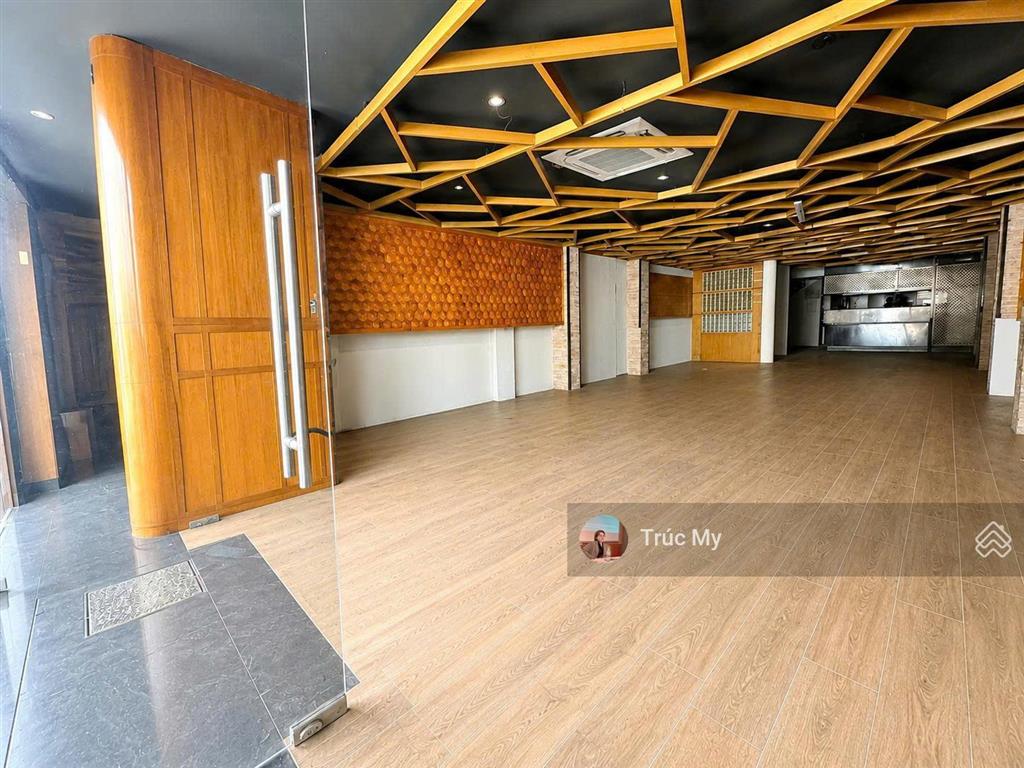 Cho thuê nhà 2 mặt tiền ngang 7m  điện biên phủ q3