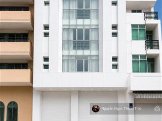 Nhà mặt tiền nguyễn văn thương, bình thạnh dt 9x20m trệt 3 lầu, sân thượng 70 triệu/tháng