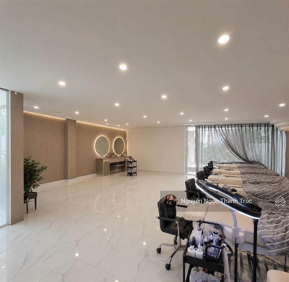 Cho thuê biệt thự khu q3  9x35m  120 triệu/tháng