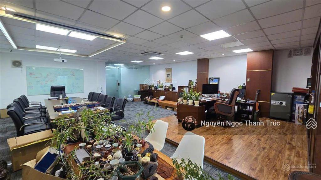 Cho thuê tòa nhà hoàng việt, tân bình dt 9x22m trệt + 6 lầu 120 triệu/tháng