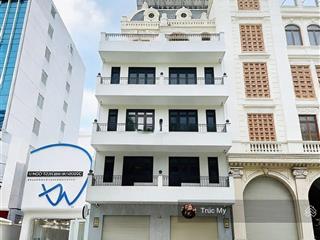 Cho thuê nhà nguyễn văn thủ, q1 dt 10x10m trệt + 3 lầu 80 triệu/tháng