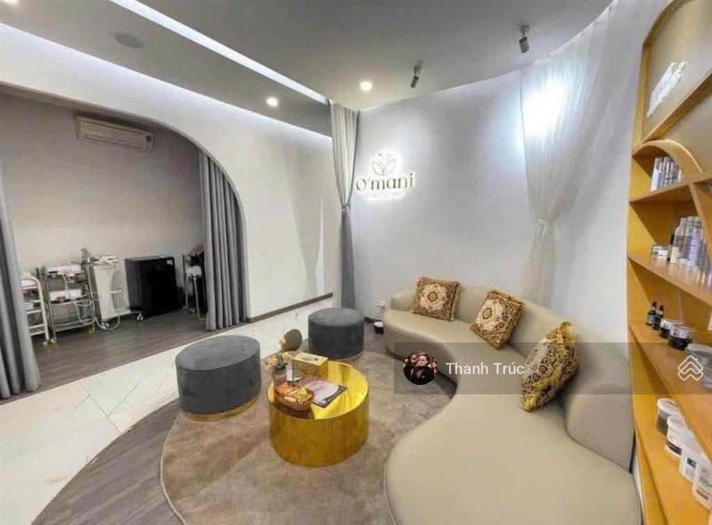 Cho thuê nhà phạm viết chánh, quận 1 dt 7x20m trệt + 3 lầu 80 triệu/tháng