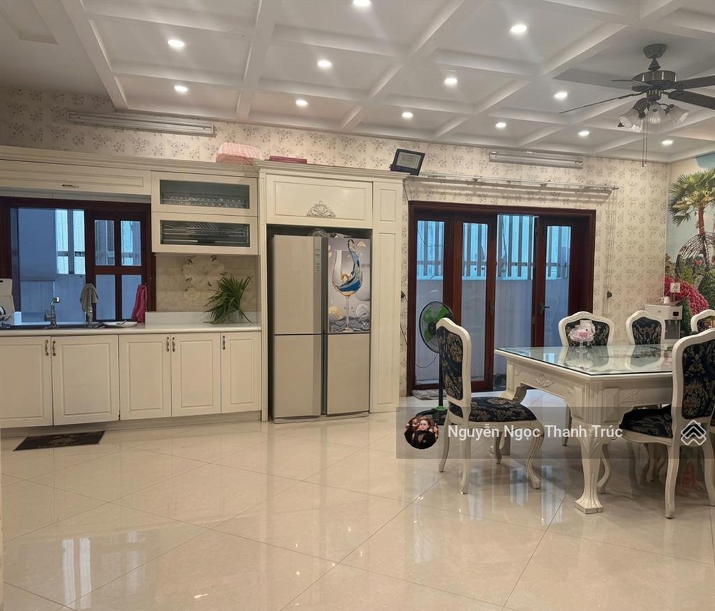Cho thuê biệt thự đường hoàng việt, tân bình dt 220m giá 100tr/tháng