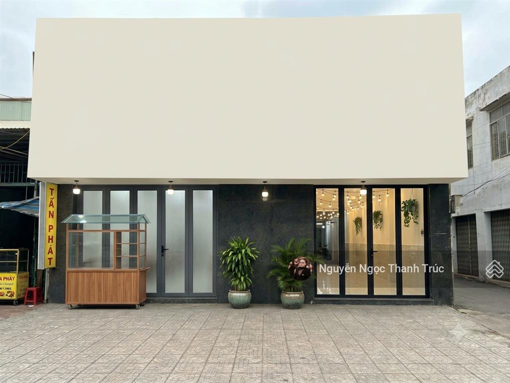 Cho thuê mặt bằng đường trường chinh, tân phú dt 10x40m giá 100tr/tháng