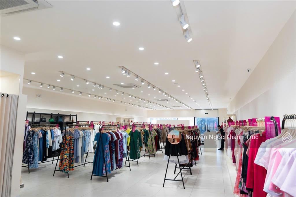 Cho thuê nhà mặt tiền phan đăng lưu ngay ngã tư phú nhuận 12x30m