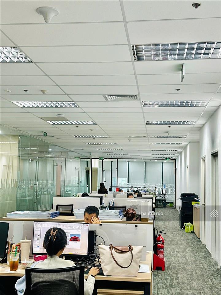 Cho thuê tòa nhà đường hoàng văn thụ, p.8, phú nhuận dt 6x30m giá 100tr/tháng