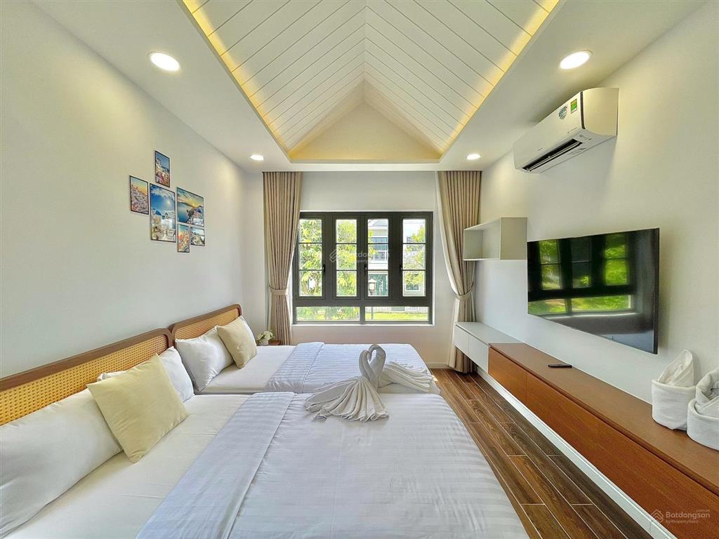 Chính chủ cần bán nhà biệt thự 8x20 , giá 4.9 tỷ/căn , full nội thất 0908 938 ***