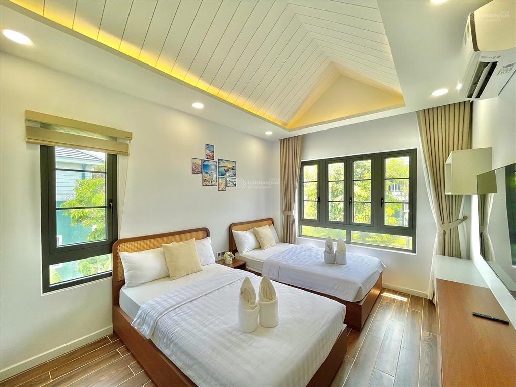 Chính chủ cần bán nhà biệt thự 8x20 , giá 4.9 tỷ/căn , full nội thất 0908 938 ***