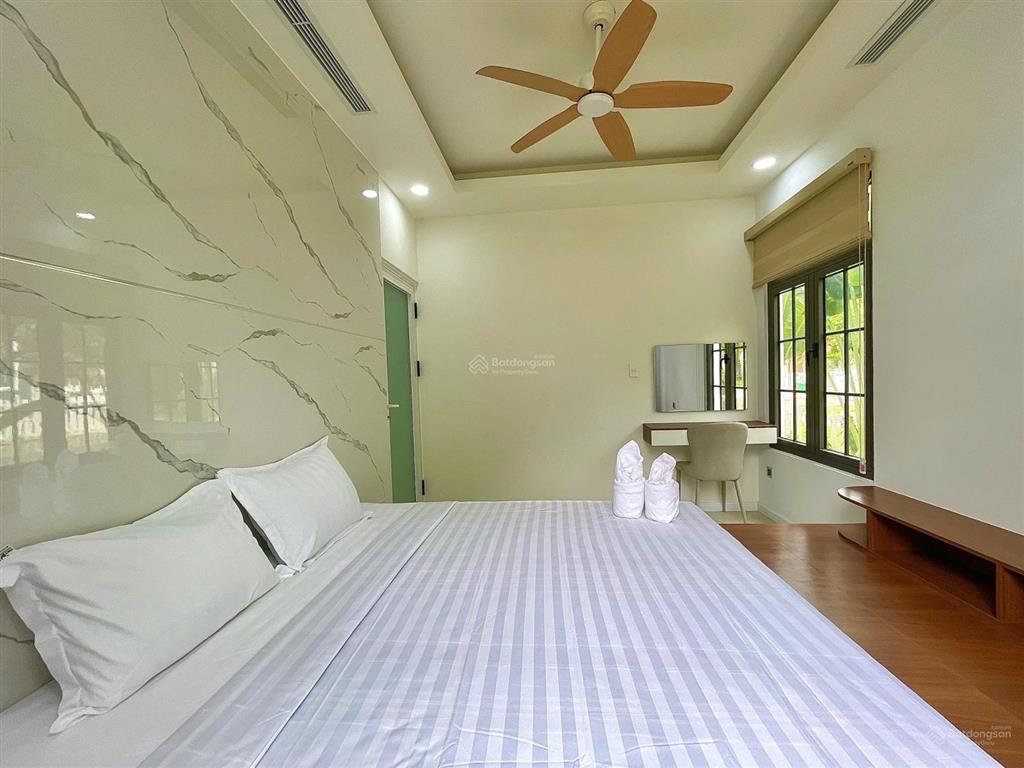 Chính chủ cần bán nhà biệt thự 8x20 , giá 4.9 tỷ/căn , full nội thất 0908 938 ***