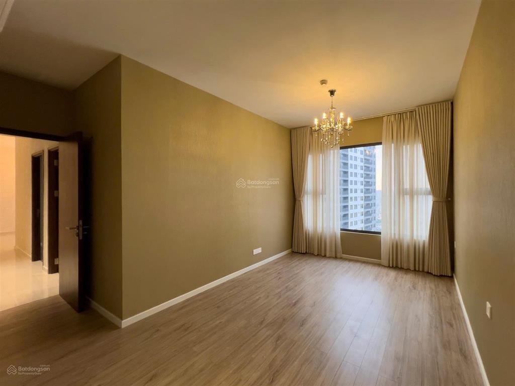 Cần cho thuê căn hộ tầng cao, view hồ bơi, quận 1, giá tốt 0908 938 ***
