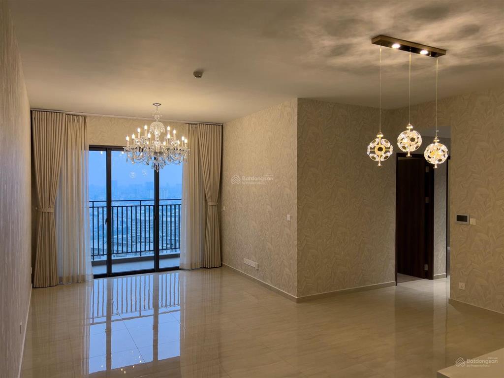 Cần cho thuê căn hộ tầng cao, view hồ bơi, quận 1, giá tốt 0908 938 ***