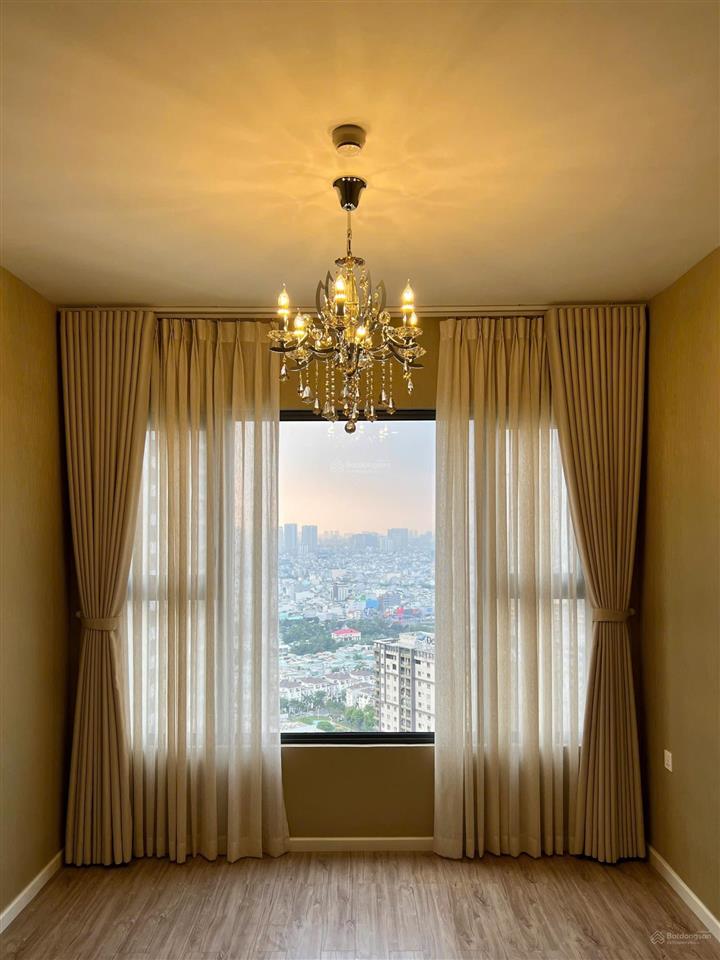Cần cho thuê căn hộ tầng cao, view hồ bơi, quận 1, giá tốt 0908 938 ***