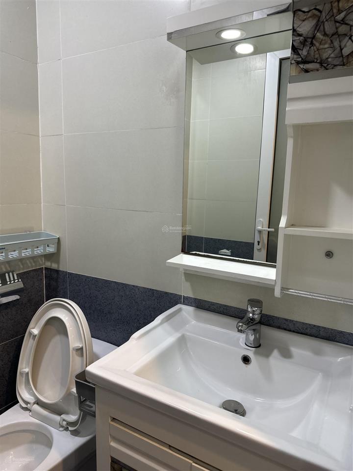 Cho thuê căn hộ wilton 2pn  view sông , nhà trống, thiết kệ tối giản, nhà sạch sẽ , thơm tho.