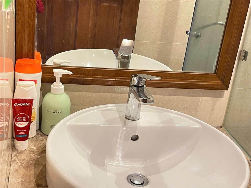 Cần bán căn hộ sky center ( gần sân bay ) 74m2, 2pn ,2wc giá 6ty2  0933 481 ***