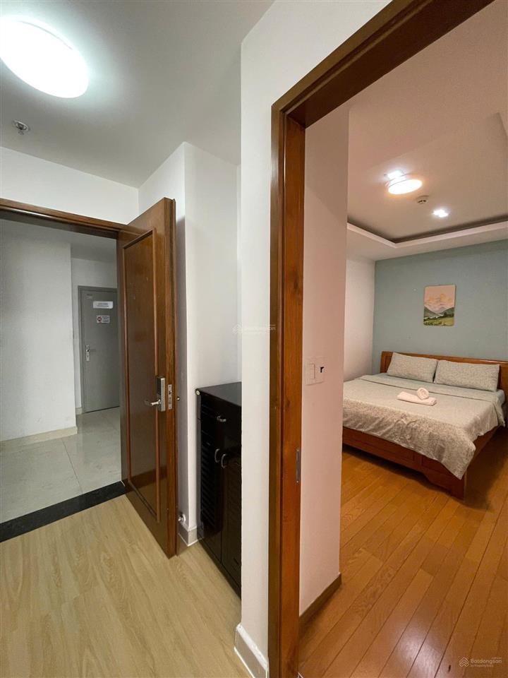 Cần bán căn hộ sky center ( gần sân bay ) 74m2, 2pn ,2wc giá 6ty2  0933 481 ***