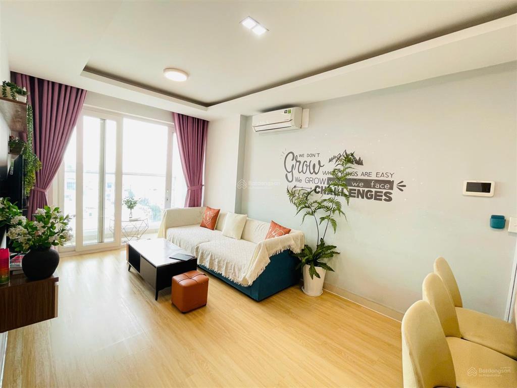 Cần bán căn hộ sky center ( gần sân bay ) 74m2, 2pn ,2wc giá 6ty2  0933 481 ***