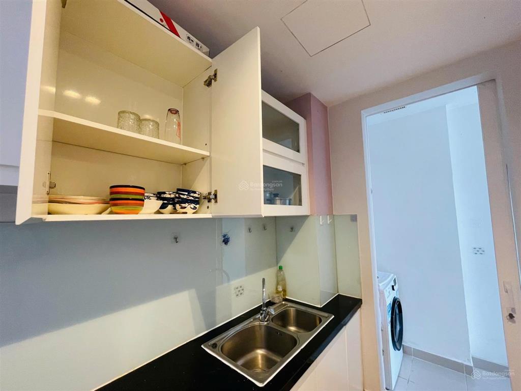 Cần bán căn hộ sky center ( gần sân bay ) 74m2, 2pn ,2wc giá 6ty2  0933 481 ***