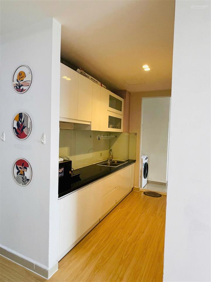 Cần bán căn hộ sky center ( gần sân bay ) 74m2, 2pn ,2wc giá 6ty2  0933 481 ***