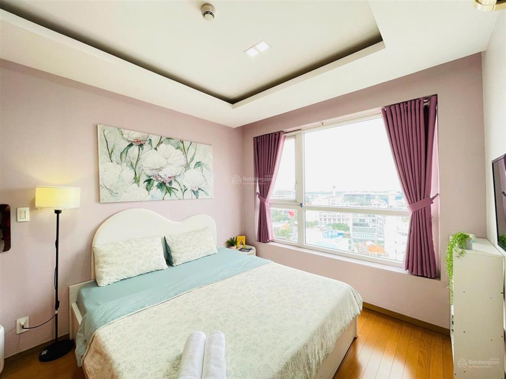 Cần bán căn hộ sky center ( gần sân bay ) 74m2, 2pn ,2wc giá 6ty2  0933 481 ***
