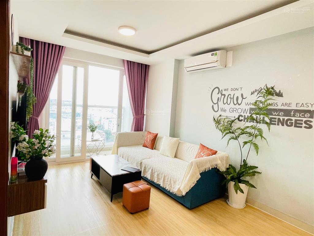 Cần bán căn hộ sky center ( gần sân bay ) 74m2, 2pn ,2wc giá 6ty2  0933 481 ***