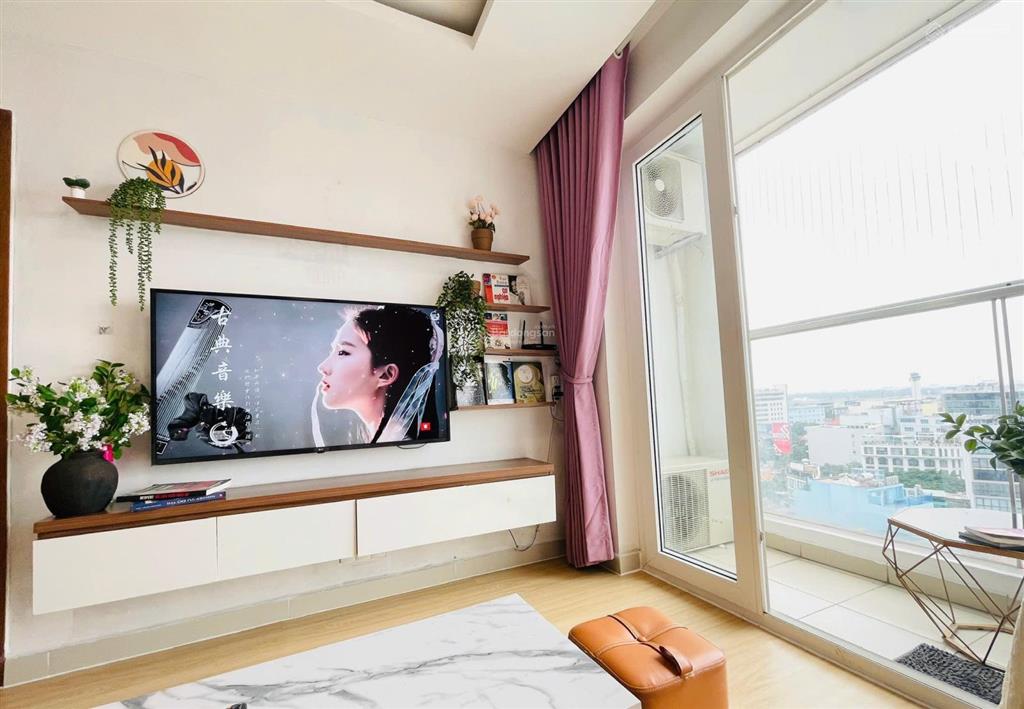 Cần bán căn hộ sky center ( gần sân bay ) 74m2, 2pn ,2wc giá 6ty2  0933 481 ***
