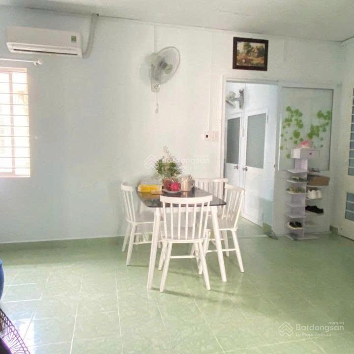 Bán căn hộ bàu cát ii, thang bộ, 54m2, 2pn 2wc (có sổ) giá 2tỷ620  0933 481 ***