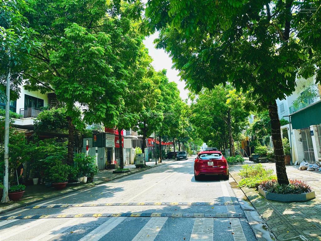 Cần bán liền kề 90m² foresa xuân phương, hoàn thiện 3 tầng, vào ở luôn được, l/h 0977 246 ***