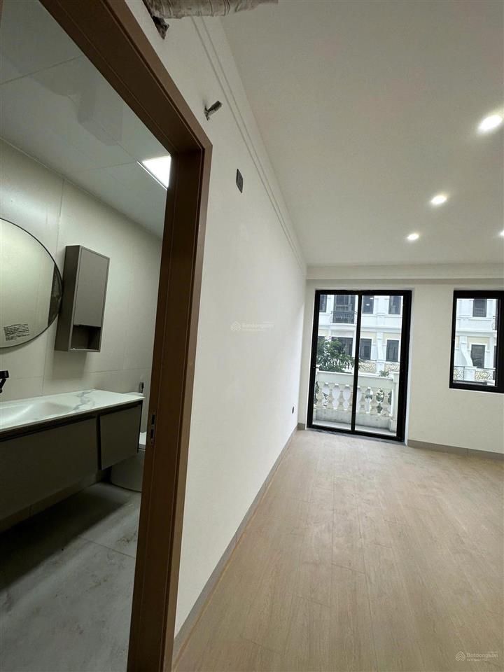 Nhà liền kề mới đẹp, thang máy, 80m2*4 tầng, 6 phòng cần cho thuê giá tốt, dân trí cao