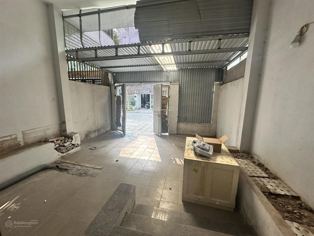 Cho thuê nhà xuân phương 90m2*3 tầng, nhà thô hoàn thiện mặt ngoài, phù hợp làm kho, kd online
