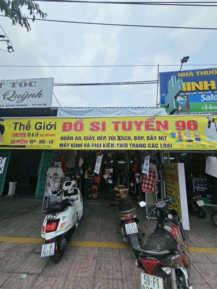 cho thuê chỗ ngồi sửa quần áo nhỏ trước shop đồ si