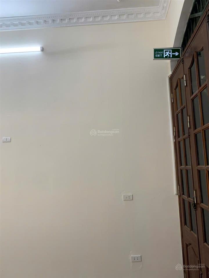 Cho thuê mặt bằng kinh doanh, nhà đầu ve, vị trí tiện lợi, đầy đủ pccc, giá điện phù hợp.