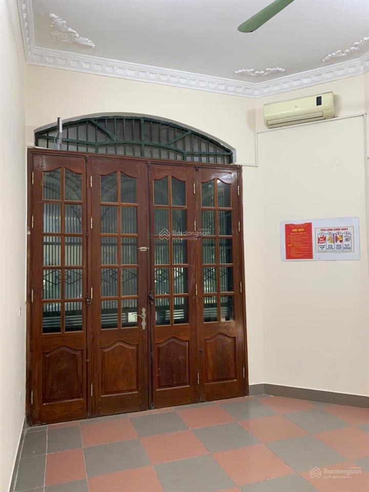 Cho thuê mặt bằng kinh doanh, nhà đầu ve, vị trí tiện lợi, đầy đủ pccc, giá điện phù hợp.