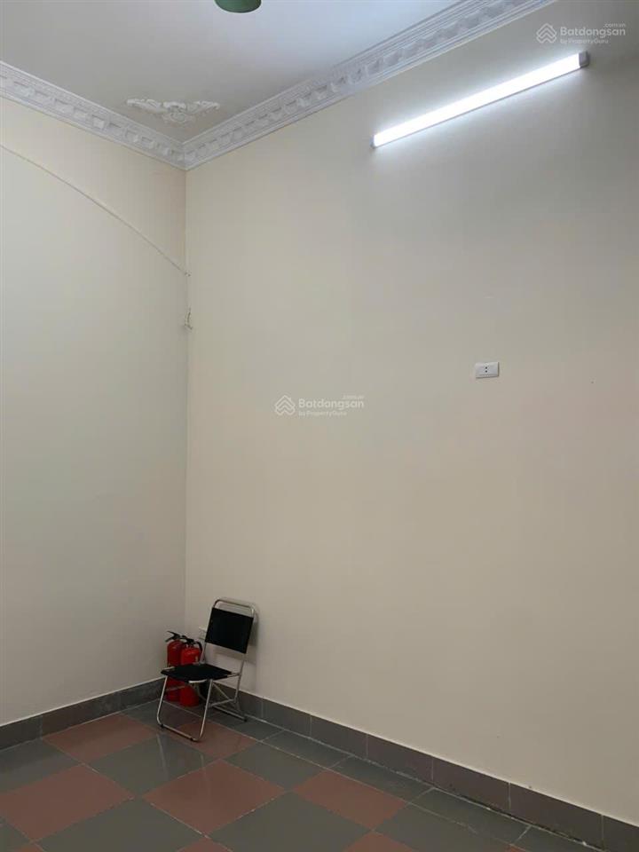 Cho thuê mặt bằng kinh doanh, nhà đầu ve, vị trí tiện lợi, đầy đủ pccc, giá điện phù hợp.