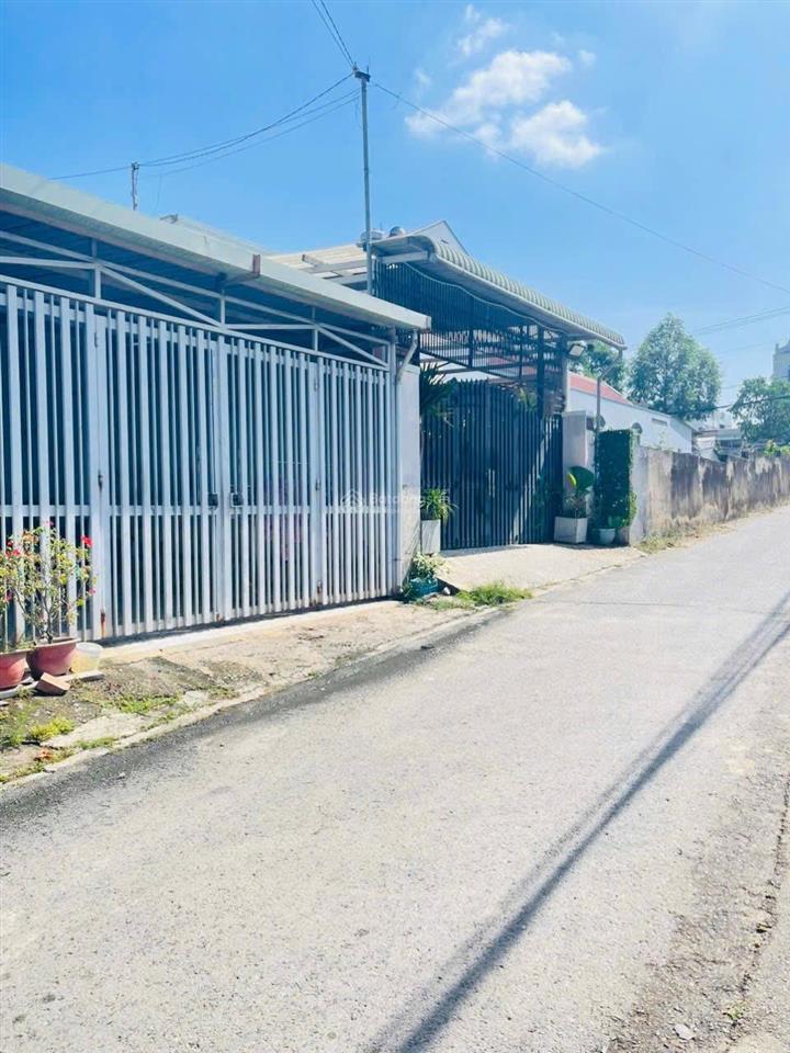 Hiệp thành bình dương có 1 căn nhà trệt lửng nguồn kín khu dân đông giá chỉ 3tỷ8 mua ở hay sơn sửa