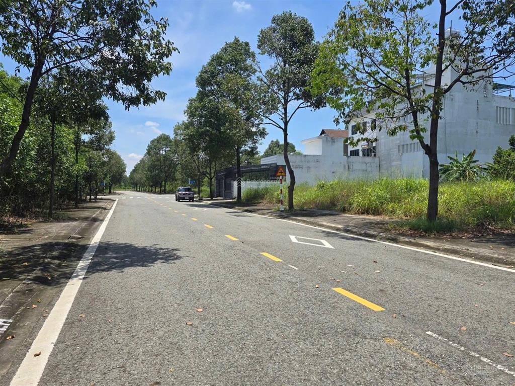 Bán đất 300m2, 5,7 tỷ ở đường 11b, phường hòa phú, thành phố thủ dầu một giá ưu đãi tách ra 3 lô ok